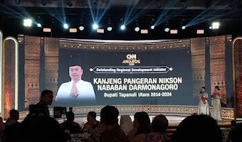 Bupati Tapanuli Utara periode 2014-2024 Kanjeng Pangeran Nikson Nababan Darmonagoro dianugerahi penghargaan khusus kategori Outstanding Regional Development Initiator dalam ajang CNN Indonesia Awards keempat.