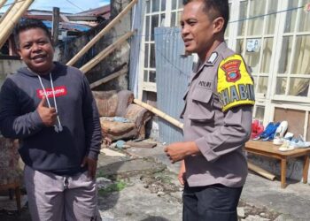 Bhabinkamtibmas Polsek Tikala melaksanakan patroli rutin di seputaran desa. Kegiatan tersebut melibatkan sambang door-to-door kepada warga, penyuluhan tentang keamanan lingkungan, serta pembinaan sistem keamanan lingkungan (siskamling).