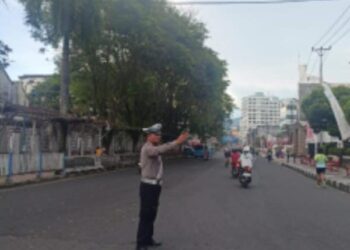 Personel Satuan Lalu Lintas (Sat Lantas) Polresta Manado telah melaksanakan operasi pencegahan di berbagai titik strategi di Kota Manado pada hari Minggu, 11 Agustus 2024. Operasi ini bertujuan untuk mengurangi kemacetan dan meningkatkan disiplin lalu lintas di ibu kota Sulawesi Utara.