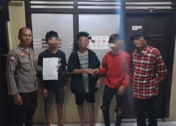 Personel Polsek Tuminting berhasil menyelesaikan masalah balap liar yang meresahkan warga di wilayah Tuminting melalui upaya problem solving yang berakhir damai. Kegiatan tersebut dilaksanakan sebagai bagian dari program Cipta Kondisi untuk menciptakan situasi yang kondusif di wilayah hukum Polsek Tuminting, Minggu (11/8/2024).