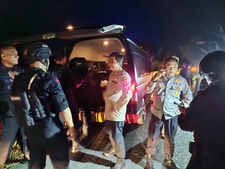 Pada Senin malam, 12 Agustus 2024, sekitar pukul 20.30 WIB, Polres Ogan Ilir bergerak cepat menindaklanjuti penemuan 14 mortir dan 4 proyektil di Jalan Lingkar Sarjana, Kelurahan Timbangan, Kecamatan Indralaya Utara, Kabupaten Ogan Ilir.