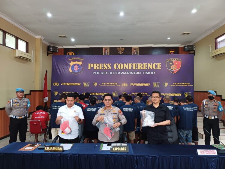 Polres Kotim Jajaran Polda Kalteng melaksanakan kegiatan Press Conference gabungan Antara Satreskrim dan Satresnarkoba yang diselenggarakan di Aula Tunggal Penaluan Polres Kotim, Selasa (13/08/2024) Pukul 10.00 WIB.