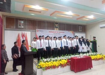 Sebanyak 30 orang anggota panitia pengawas pemilihan (Panwaslih) kecamatan Se-kabupaten Nagan Raya dilantik oleh ketua Panwaslih Kabupaten Nagan Raya, Rabu (14/08/24) di grand Nagan Hotel kawasan Simpang Peut kecamatan Kuala.