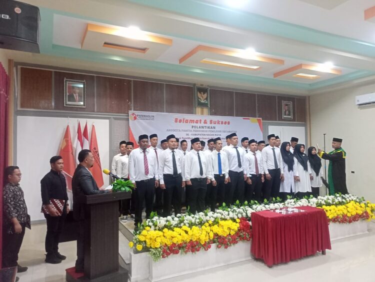 Sebanyak 30 orang anggota panitia pengawas pemilihan (Panwaslih) kecamatan Se-kabupaten Nagan Raya dilantik oleh ketua Panwaslih Kabupaten Nagan Raya, Rabu (14/08/24) di grand Nagan Hotel kawasan Simpang Peut kecamatan Kuala.