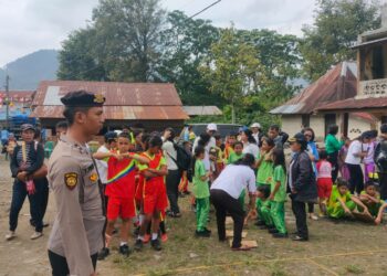Polres Samosir bersama dengan jajaran Polsek meningkatkan pengamanan di berbagai kegiatan masyarakat (14/08/2024). Langkah ini diambil untuk memastikan seluruh rangkaian kegiatan yang diadakan dalam rangka perayaan 17 Agustus 2024 berjalan dengan aman dan lancar.