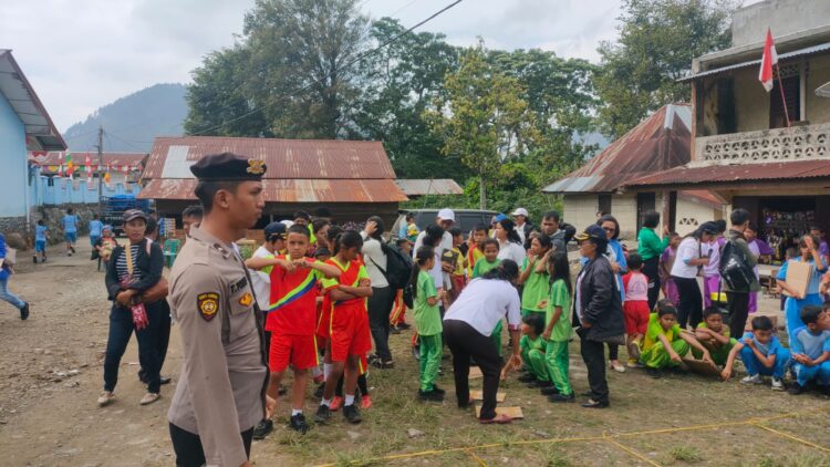 Polres Samosir bersama dengan jajaran Polsek meningkatkan pengamanan di berbagai kegiatan masyarakat (14/08/2024). Langkah ini diambil untuk memastikan seluruh rangkaian kegiatan yang diadakan dalam rangka perayaan 17 Agustus 2024 berjalan dengan aman dan lancar.