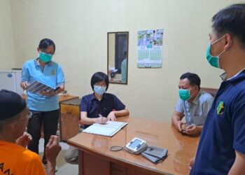 Polresta Manado melaksanakan pemeriksaan kesehatan berkala bagi tahanan yang dipimpin oleh dokter Agnesia Moningka dari Poliklinik Resta Manado, Rabu (14/8/2024).