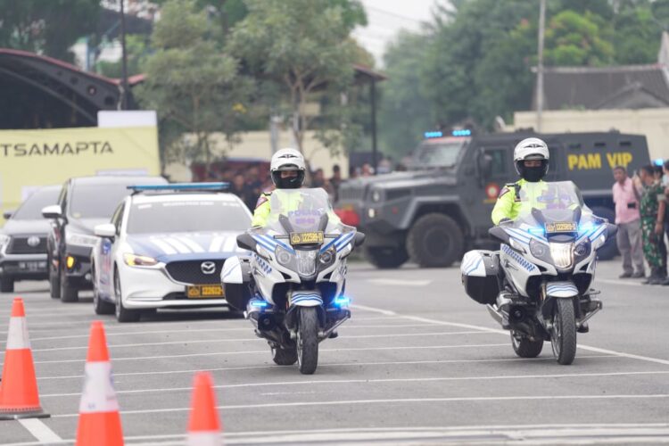 SIMULASI: Polda Sumut menggelar simulasi sistem Pengamanan Kota (Sispamkota) di Lapangan Parkir Polda Sumut jelang Pilkada 2024, Kamis (15/08/2024). (Foto Dok/ Polda Sumut)