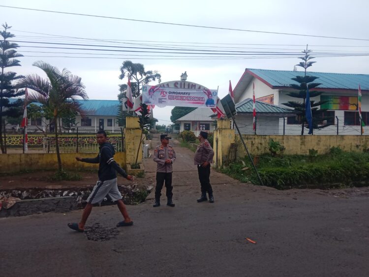 Polsek Saribudolok polres Simalungun melaksanakan kegiatan Strong Point dan pengaturan lalu lintas (Pos Padat Lalin) di depan SMPN 1 Saribudolok,jalan Kabanjahe dan pajak Harangan Sidua dua,kecamatan Silimakuta kabupaten Simalungun. Kegiatan ini dilaksanakan pada hari Rabu, 14 Agustus 2024, mulai pukul 16:45 Wib hingga selesai.