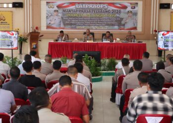 Wakapolresta Palangka Raya, Polda Kalteng, AKBP Moch. Isharyadi Fitriawan, S.I.K., M.M. memimpin Latihan Pra Operasi (Latpraops) Mantap Praja Telabang Tahun 2024 hari kedua yang dilaksanakan oleh kesatuannya.