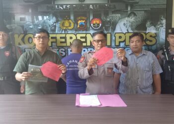 Kapolsek Bukateja Iptu Dono Hendarto, saat memberikan keterangan, Kamis (15/8/2024) mengatakan Unit Reskrim Polsek Bukateja mengungkap kasus penggelapan sepeda motor. Waktu kejadian pada hari Rabu tanggal 1 Mei 2024 sekira jam 17.00 WIB di Desa Kutawis, Kecamatan Bukateja, Kabupaten Purbalingga.