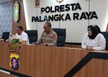 Kepolisian Resor Kota Palangka Raya, Polda Kalteng menyambut kedatangan rombongan dari Bareskrim Polri yang akan melaksanakan supervisi dan asistensi pada kesatuannya, Kamis (15/8/2024) siang. Kedatangan rombongan Bareskrim Polri disambut langsung oleh Wakapolresta, AKBP Moch. Isharyadi Fitriawan, S.I.K., M.M. bersama Kasatreskrim dan Perwira di Mapolresta Palangka Raya, Jalan Tjilik Riwut Km. 3,5, Kota Palangka Raya, Kalimantan Tengah.