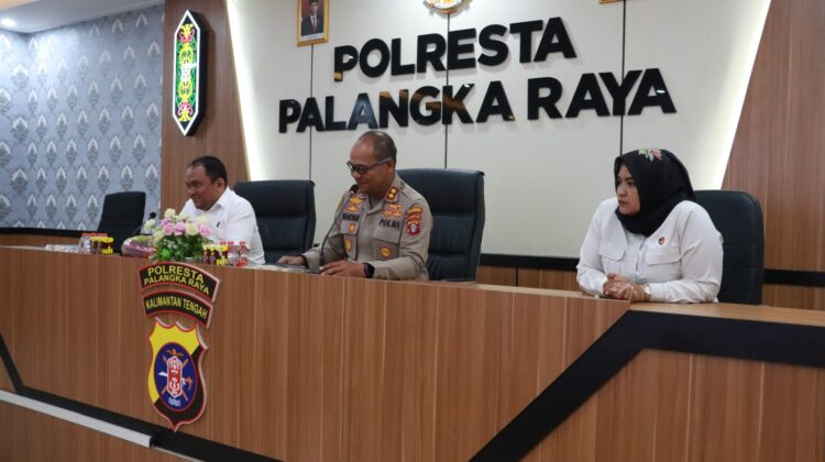 Kepolisian Resor Kota Palangka Raya, Polda Kalteng menyambut kedatangan rombongan dari Bareskrim Polri yang akan melaksanakan supervisi dan asistensi pada kesatuannya, Kamis (15/8/2024) siang. Kedatangan rombongan Bareskrim Polri disambut langsung oleh Wakapolresta, AKBP Moch. Isharyadi Fitriawan, S.I.K., M.M. bersama Kasatreskrim dan Perwira di Mapolresta Palangka Raya, Jalan Tjilik Riwut Km. 3,5, Kota Palangka Raya, Kalimantan Tengah.