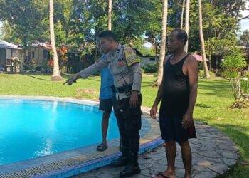 Terjadi insiden tenggelamnya seorang anak perempuan di Kolam Renang Mapia Resort yang terletak di Desa Kalasey Satu, Jaga II, Kecamatan Mandolang, Kabupaten Minahasa. Korban, CT, berusia 9 tahun, dilaporkan tenggelam saat sedang berenang bersama teman-temannya di kolam yang kedalamannya mencapai 2 meter, Kamis (15/8/2024).