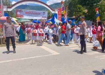 Personel Polres Samosir menunjukkan komitmen mereka dalam menjaga keamanan dan ketertiban selama rangkaian perayaan Hari Kemerdekaan Republik Indonesia ke-79. Kegiatan pengamanan dan cipta kondisi dilaksanakan secara intensif sejak Jumat malam, 16 Agustus 2024, hingga puncak perayaan pada 17 Agustus 2024.
