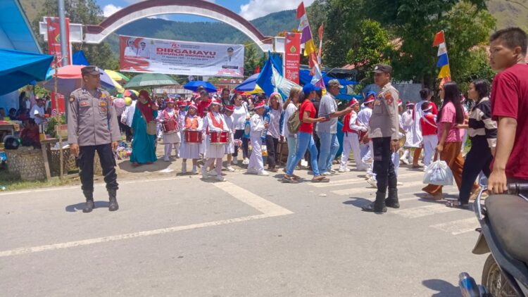 Personel Polres Samosir menunjukkan komitmen mereka dalam menjaga keamanan dan ketertiban selama rangkaian perayaan Hari Kemerdekaan Republik Indonesia ke-79. Kegiatan pengamanan dan cipta kondisi dilaksanakan secara intensif sejak Jumat malam, 16 Agustus 2024, hingga puncak perayaan pada 17 Agustus 2024.