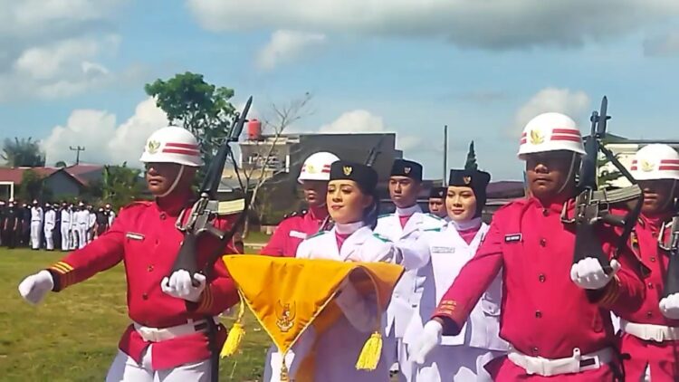 Devine Margareth Sinaga sebagai pembawa baki bendera merah putih pada upacara HUT ke-79 Kemerdekaan Republik Indonesia tingkat Kabupaten Dairi pada 17 Agustus 2024 Di Stadion Utama Panji Sidikalang sukses dan menyita mata warga dan seluruh isi stadion yang mengikuti upacara.