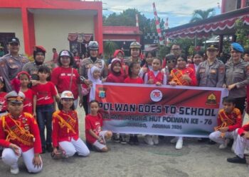 Dalam upaya meningkatkan kesadaran berlalu lintas dan keselamatan di kalangan pelajar, Polresta Manado melalui Satuan Lalu Lintas (Satlantas) mengadakan kegiatan “Police Go to School” di SD Negeri 11 Manado. Kegiatan yang berlangsung pada hari Jumat, 16 Agustus 2024, dari pukul 07.00 hingga 08.30 WITA ini melibatkan 6 personil kepolisian yang dipimpin oleh Kanit Regident I Gusti Ayu Utami.