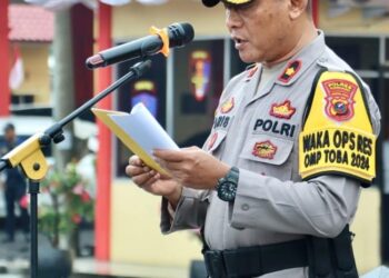BACA SAMBUTAN: Wakapolres Pelabuhan Belawan membacakan kata sambutan Kapolres Pelabuhan Belawan pada acara Gelar Pasukan Kesiapan Pengamanan Ops Mantap Praja Toba 2024, Senin (19/8/2024).(Foto Dok/Polres Belawan)