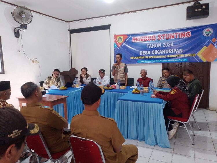 Sambutan dari Kepala Desa Cikahuripan  Bapak Andi Upi  dalam acara Rembug Stunting Tahun 2024 Kecamatan Klapanunggal Kabupaten Bogor (Foto: RH/Mitrapolri.com - 20/08/24)