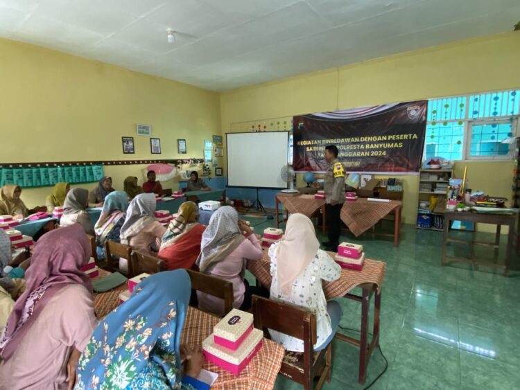 Sat Binmas Polresta Banyumas Polda Jawa Tengah melaksanakan kegiatan Pembinaan Remaja dan Wanita atau Binredawan di SD Negeri 2 Kutaliman, Kecamatan Kedungbanteng, Senin (19/8/24).