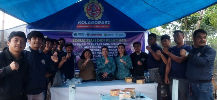 Sosialisasi dan Pelatihan Vaksinasi Ternak Kepada pemuda tani dalam rangka senergi upaya pengendalian inflasi dan potensi ekonomi masyarakat oleh TP. PKK dan Karang Taruna Kabupaten Dairi 2024 yang di Laksanakan di Jalan Rimo Bunga, Kecamatan Sitinjo Kabupaten Dairi Sumatera Utara Senin (19/08/2024).