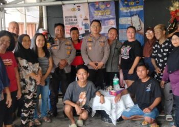 Polsek Wenang mengadakan kegiatan Minggu Kasih di Kelurahan Teling Bawah, Kecamatan Wenang, Kota Manado. Kegiatan ini dipimpin langsung oleh Kapolsek Wenang, Kompol Romel Pontoh, dan dihadiri oleh berbagai tokoh masyarakat, tokoh agama, serta masyarakat setempat, Minggu (18/8/2024).