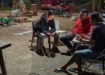 Kanit Intel Polsek Tombulu, Aiptu Frany Lumentut, bersama Kanit Reskrim Bripka Jery Kaunang, segera turun ke lokasi untuk memverifikasi informasi. Hasil penyelidikan menunjukkan bahwa bengkel yang dicurigai terletak di Desa Sawangan Jaga II.