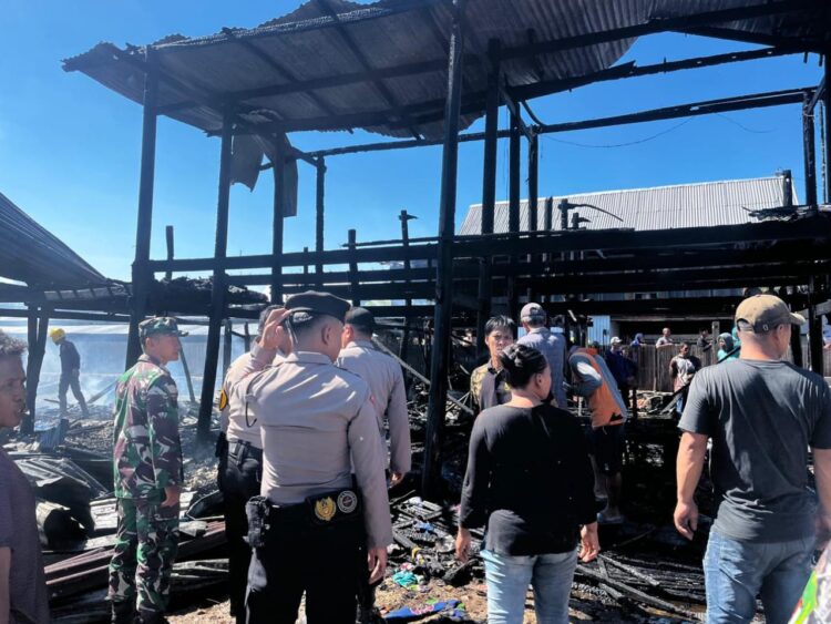 Kepolisian Resor (Polres) Sidrap menunjukkan respons cepat terhadap insiden kebakaran yang terjadi di Lingkungan Galung Asera’e (galser) Kel. Lakessi, Kecamatan, Maritengngae, Kabupaten Sidrap, pada Selasa siang (20/08/2024).