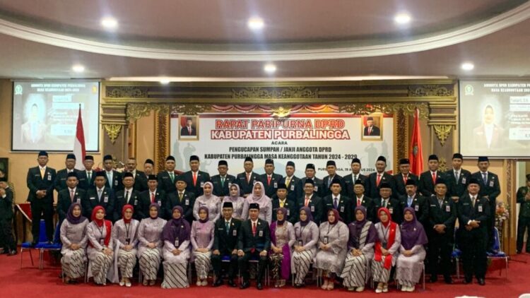 Pelantikan Anggota DPRD yang telah ditetapkan, digelar Rapat Paripurna Peresmian Pengangkatan dan Pengucapan Sumpah Janji Anggota DPRD Terpilih Masa Bhakti 2024-2029 di Ruang Rapat Paripurna DPRD. Ke-50 Anggota DPRD dilantik dan diambil sumpahnya oleh Ketua Pengadilan Negeri Purbalingga Eko Julianto.