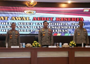 Itwasda Polda Sulut kembali melaksanakan audit kinerja tahap II T.A. 2024 yaitu aspek pelaksanaan dan pengendalian. Audit kinerja ini diawali dengan Taklimat Awal di aula Tribrata Polda Sulut, Selasa (20/8/2024), dipimpin oleh Kapolda Sulut Irjen Pol Yudhiawan.