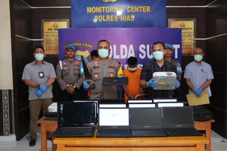 Kapolres Nias, AKBP Revi Nurvelani, SH, S.IK, MH, menerangkan lima orang pelaku telah diamankan, tiga di antaranya adalah anak di bawah umur. Kasus ini dilaporkan oleh Kepala Sekolah Lestariani Zalukhu pada 12 Agustus 2024, setelah kejadian yang terjadi pada dini hari 11 Agustus 2024. Jumat 23/08/2024.