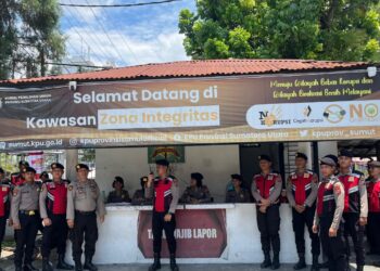 BERI PENGAMANAN: Polda Sumut beri pengamanan dan patroli khusus jelang tahapan pendaftaran dan penetapan pasangan cagub dan cawagub di Kantor KPU dan Bawaslu, Jumat (24/8/2024). (Foto Dok/Polda Sumut)