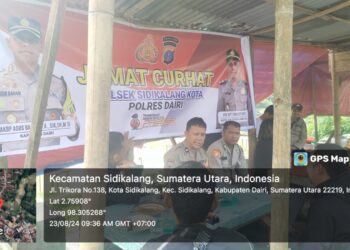 Polsek Kota Sidikalang menggelar Jumat curhat kepada masyarakat yang berada di wilayah Kota Sidikalang. Kegiatan jumat curhat itu dilaksanakan di sebuah warung yang berada di Jalan SM Raja bawah Kecamatan Sidikalang Kabupaten Dairi, Jumat (23/8/2024).