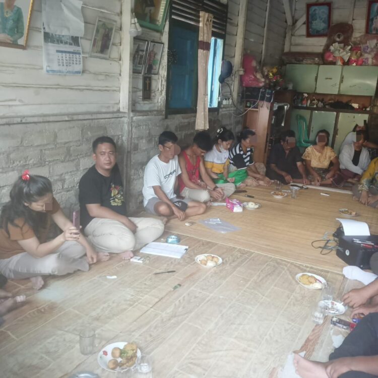 Setelah dilakukan pencarian intensif di dua kabupaten berbeda pada dua provinsi berbeda, Polres Samosir akhirnya menemukan Bernika Putri Ayu Situmorang (20) masyarakat Desa Lumban Suhisuhi Kec. Pangururan Kab.Samosir, yang sebelumnya dilaporkan hilang oleh keluarganya.