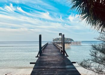 Pembatasan sempadan pantai yang berlokasi di jembatan penginapan Pulau Weh Dive Resort