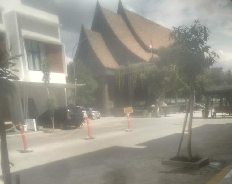 DIALIHFUNGSIKAN: Bangunan Yayasan Samudera Maha Dharani diduga dialihfungsikan menjadi tempat ibadah. (Foto Dok/T77)