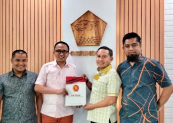 Pengurus Daerah (PD) Satuan Relawan Indonesia Raya (Satria) Aceh, organisasi sayap partai Gerindra, siap berada di garis terdepan dalam memenangkan pasangan calon gubernur Muzakir Manaf (Mualem) dan calon wakil gubernur Fadlullah alias Dek Fadh.