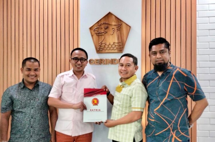 Pengurus Daerah (PD) Satuan Relawan Indonesia Raya (Satria) Aceh, organisasi sayap partai Gerindra, siap berada di garis terdepan dalam memenangkan pasangan calon gubernur Muzakir Manaf (Mualem) dan calon wakil gubernur Fadlullah alias Dek Fadh.