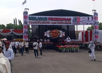 Ribuan masa yang tergabung dalam tim pendukung dan pemenangan Pasangan Calon (Paslon) Bupati dan Wakil Bupati Kabupaten Ogan Komering Ilir (OKI) Sumatera Selatan HM. Dja'far Shodiq - Abdiyanto (JADI) untuk dapat menjadi Bupati OKI periode 2025 - 2030.