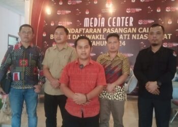 Ketua KPUD Nias Barat, Safarman Jaya Gulo, melalui konfrensi pers di kantor KPU Nias Barat pada Rabu 28 Agustus 2024, mengungkapkan bahwa pihaknya telah siap siaga di kantor KPU menunggu calon pendaftar.