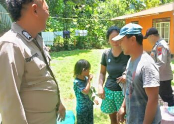 Polsek Pulau Bunaken melakukan kegiatan sambang warga di sejumlah desa di wilayahnya. Kegiatan ini merupakan bagian dari program rutin kepolisian untuk mendekatkan diri dengan warga dan mendengarkan langsung aspirasi serta keluhan mereka terkait keamanan dan ketertiban lingkungan, Rabu (28/8/2024).