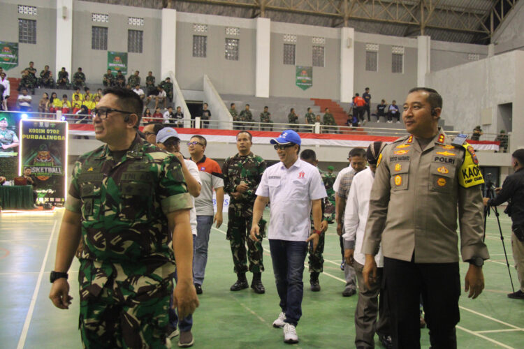 Kodim 0702/Purbalingga menggelar Dandim 0702 Basket Ball Tournament yang diikuti oleh 35 tim dari 19 sekolah baik dari tingat SD, SMP, SMA/SMK sederajat Se- Kabupaten Purbalingga. Kegiatan digelar dari tanggal 28-31 Agustus 2024 di GOR Sasana Krida Perwira Komplek GOR Goentoer Darjono Purbalingga.