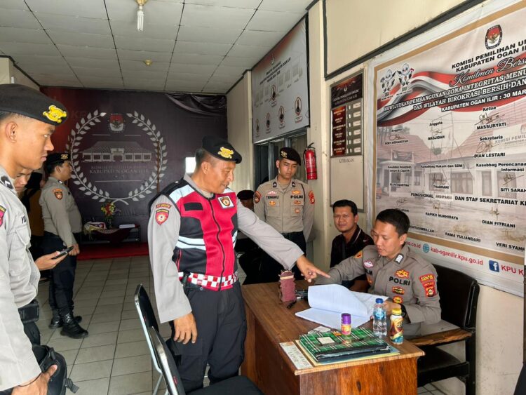 Polres Ogan Ilir menggelar Operasi Mantap Praja Musi 2024 yang dimulai sejak 27 Agustus dan akan berlanjut hingga seluruh tahapan Pilkada selesai. Operasi ini menjadi upaya preventif kepolisian dalam mengawal proses demokrasi yang aman, damai, dan tertib di wilayah Kabupaten Ogan Ilir.