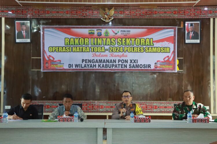 Kapolres Samosir, AKBP Yogie Hardiman, S.H., S.I.K., M.H., telah memimpin apel kesiapan akhir dalam rangka pengamanan Pekan Olahraga Nasional (PON) XXI Aceh-Sumut 2024 yang salah satu cabang perlombaannya, voli pantai akan berlangsung di Kabupaten Samosir. Operasi pengamanan ini, dengan sandi "Hatra Toba 2024" melibatkan Polres Samosir bersama Polda Sumut dan didukung oleh TNI serta Pemkab Samosir. Jumat (30/08/2024).