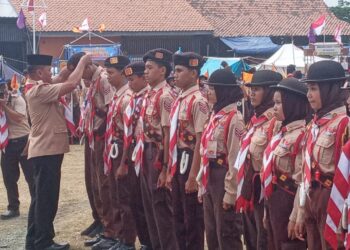 Perkemahan Jambore Ranting Kecamatan Talang Kabupaten Tegal resmi dibuka oleh Kapolsek Talang, AKP. Mustain. Acara pembukaan berlangsung Kamis pagi (29/8/24) di lapangan Ekoproyo Kec Talang yang ditandai dengan pelepasan 50 ekor Burung.