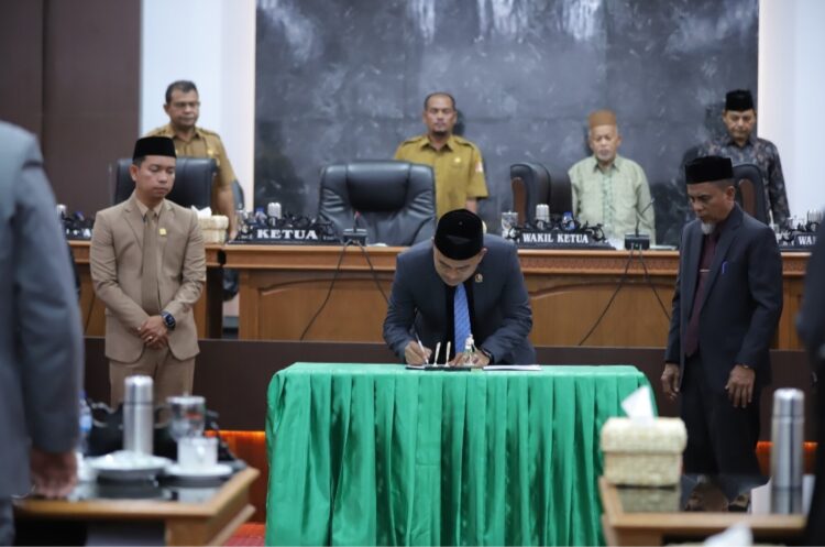 Pengesahan KUA-PPAS tersebut berlangsung dalam Rapat Paripurna ke-4 Masa Persidangan ll DPRK Nagan Raya di Gedung Dewan, Kompleks Perkantoran Suka Makmue, Nagan Raya, Selasa (5/8/2024).