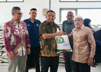 Penyaluran bantuan pangan beras kepada masyarakat penerima manfaat yang berlangsung kantor Pos Kota Sabang itu turut disaksikan langsung oleh Pj Wali Kota Sabang Andri Nourman, Kamis (15/8).
