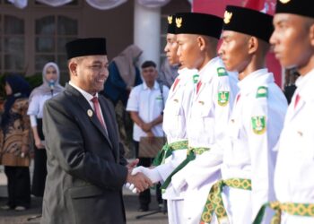 Penjabat (Pj) Wali Kota Sabang Andri Nourman mengukuhkan 30 orang anggota Pasukan Pengibar Bendera Pusaka (Paskibraka), yang akan bertugas pada Upacara Hari Ulang Tahun (HUT) Kemerdekaan Republik Indonesia Ke-79 Tahun 2024. Pengukuhan dan tanda bhakti Paskibraka merupakan agenda rutin yang dilaksanakan setiap tahun. Pemerintah Kota Sabang menyelenggarakan tersebut di Halaman Pendopo Wali Kota Sabang, Kamis (15/8/24).