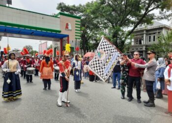 Ribuan warga kecamatan Suka Makmue kabupaten Nagan Raya, Aceh tumpah ruah dijalan poros utama ibukota Suka Makmue Nagan Raya. Sabtu (17/08/24) menyaksikan perlombaan gerak jalan indah yang digelar pemerintah kecamatan Suka makmue dalam rangka memeriahkan peringatan HUT Kemerdekaan RI Ke-79 tahun.